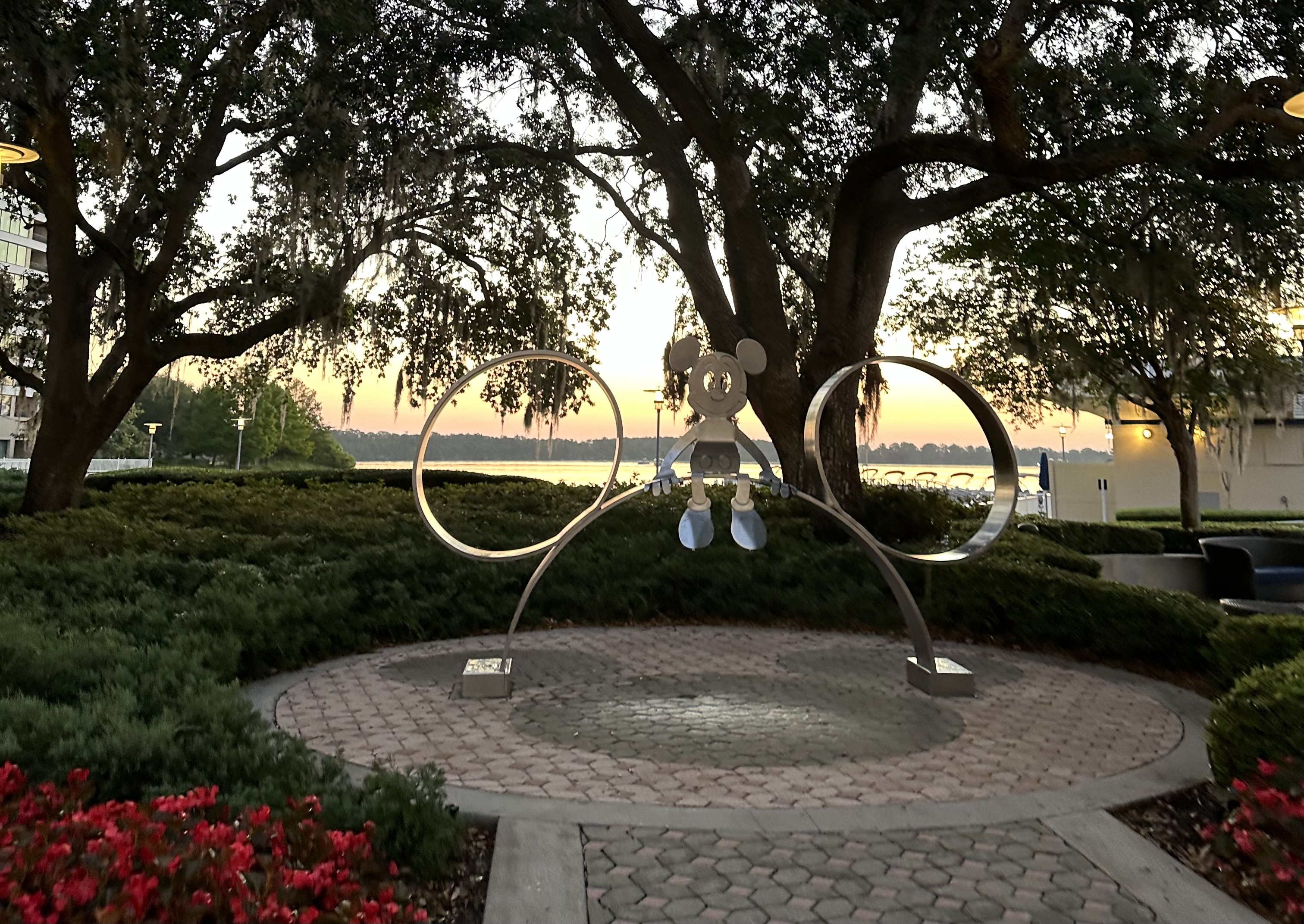 pequenos detalhes que você encontra pelo hotel, amei esse Mickey