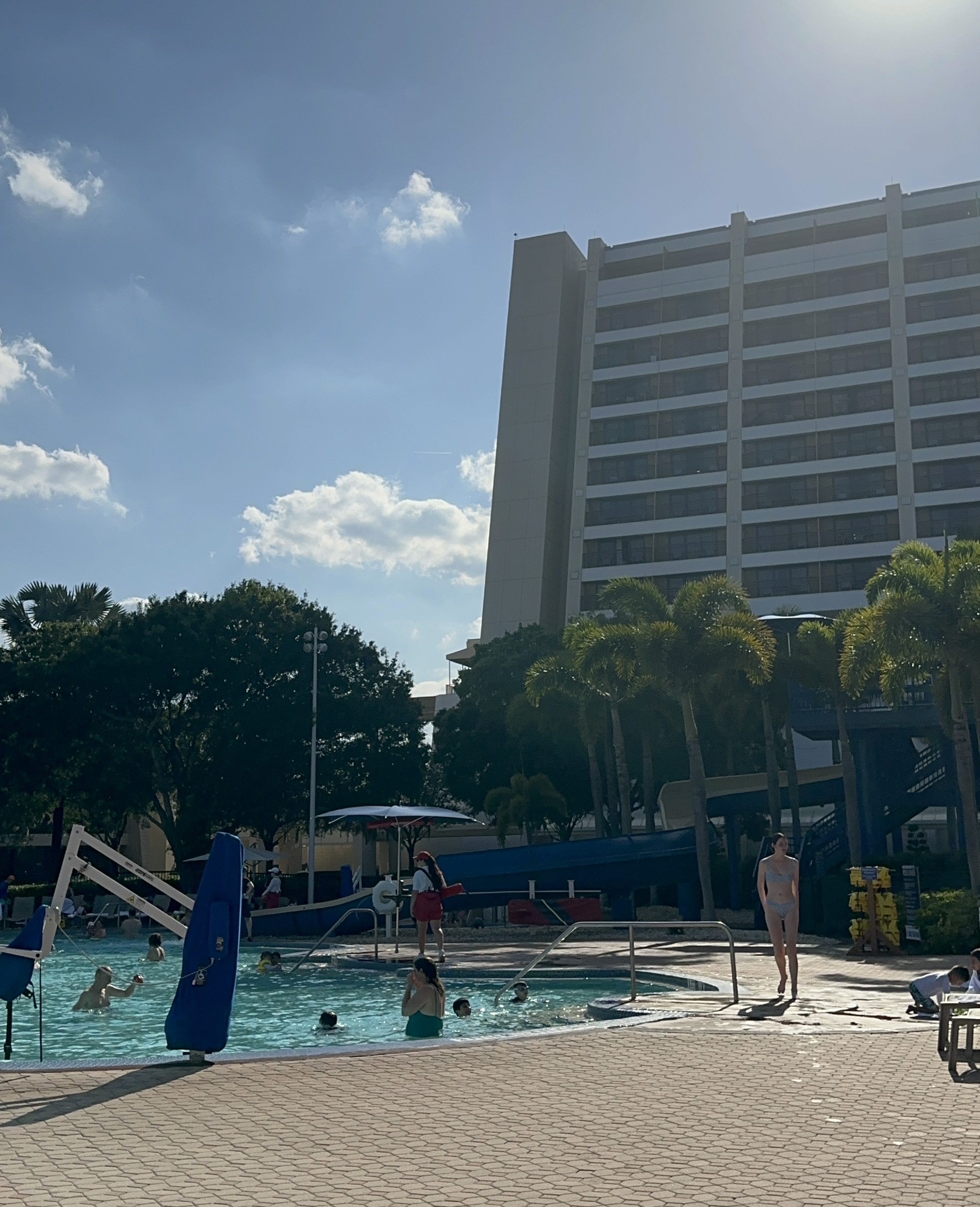 pedacinho de uma das piscinas do hotel